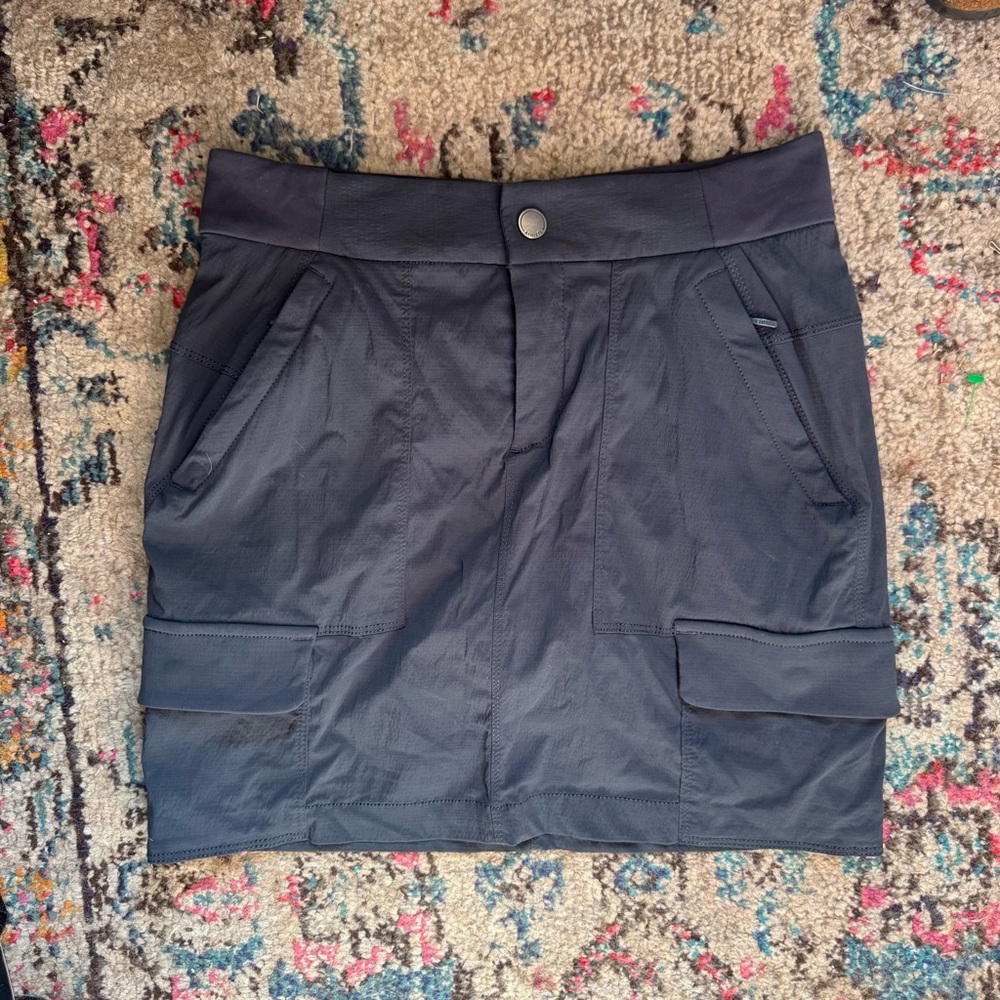 Athleta Stylish Gray Mini Cargo Skort with Pockets